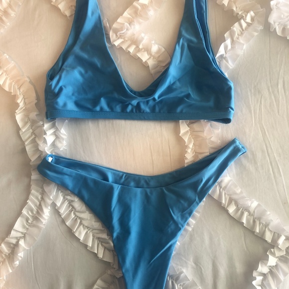 Blue Bikini - Picture 3 of 4